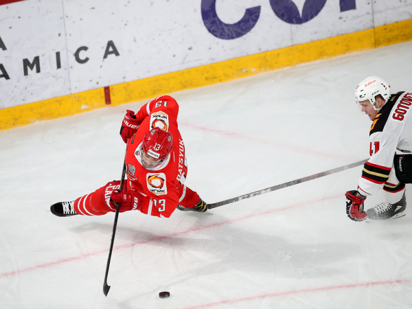 
        Ковальчук решает во втором овертайме! «Авангард» победил «Автомобилист» в четвёртом матче серии
      