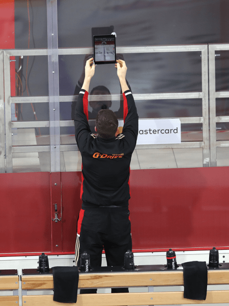 
        Решающий гол Белоусова за минуту до сирены. «Авангард» уступил «Автомобилисту» в третьем матче серии
      