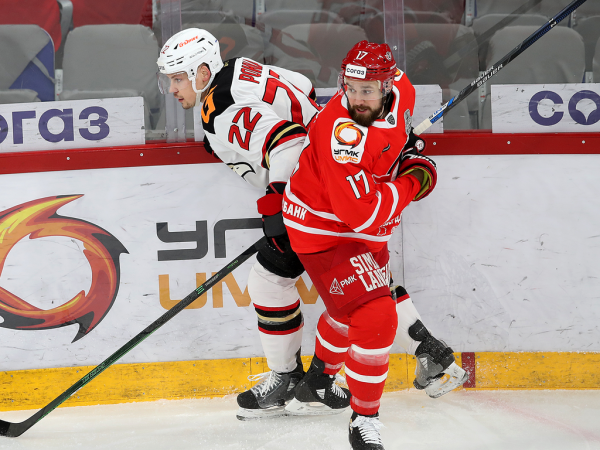 
        Решающий гол Белоусова за минуту до сирены. «Авангард» уступил «Автомобилисту» в третьем матче серии
      