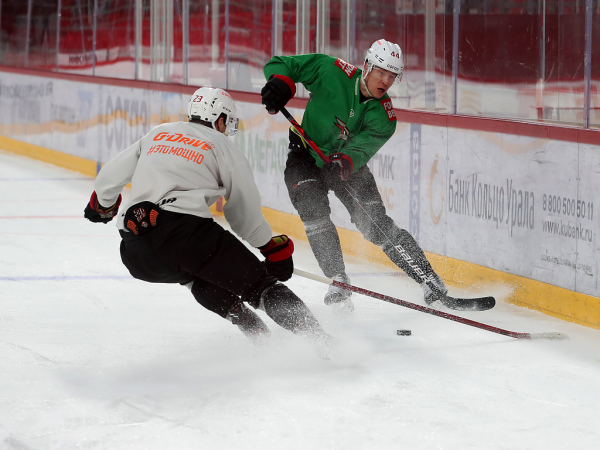 
        Заряжены на четвёртый матч | Алексей Емелин и Боб Хартли перед игрой (ВИДЕО+ФОТО)
      