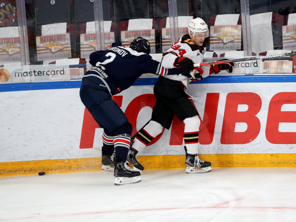 «Очень хорошо играли по системе, бились, блокировали броски». Комаров и Хартли после победы в третьем матче серии с «Металлургом»
«Очень хорошо играли по системе, бились, блокировали броски». Комаров и Хартли после победы в третьем матче серии с «Металлургом»