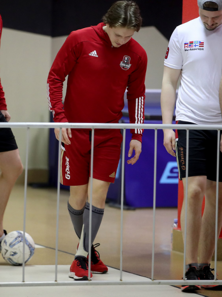 Хет-трик Найта выводит вперёд в серии! «Авангард» всухую победил «Магнитку» в пятом матче
Хет-трик Найта выводит вперёд в серии! «Авангард» всухую победил «Магнитку» в пятом матче