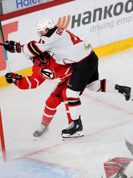 
        Ковальчук решает во втором овертайме! «Авангард» победил «Автомобилист» в четвёртом матче серии
      