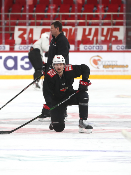 
        Заряжены на четвёртый матч | Алексей Емелин и Боб Хартли перед игрой (ВИДЕО+ФОТО)
      