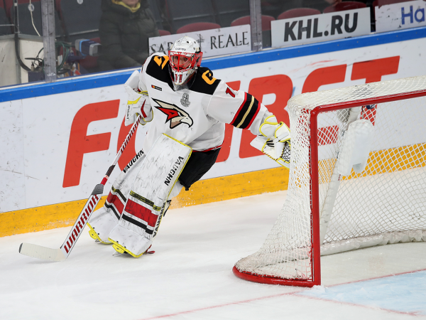 
        «Сухарь» Грубеца и три гола! «Авангард» победил «Металлург» в третьем матче серии
      