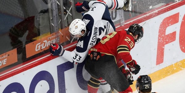 "Авангард" взял реванш у "Металлурга" и сравнял счёт в серии
"Авангард" взял реванш у "Металлурга" и сравнял счёт в серии