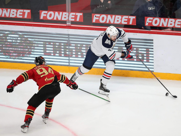 Хет-трик Найта выводит вперёд в серии! «Авангард» всухую победил «Магнитку» в пятом матче
Хет-трик Найта выводит вперёд в серии! «Авангард» всухую победил «Магнитку» в пятом матче