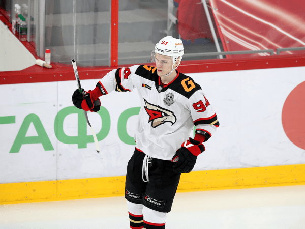 
        Решающий гол Белоусова за минуту до сирены. «Авангард» уступил «Автомобилисту» в третьем матче серии
      