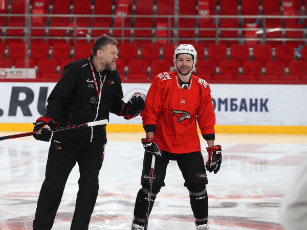 
        Заряжены на четвёртый матч | Алексей Емелин и Боб Хартли перед игрой (ВИДЕО+ФОТО)
      