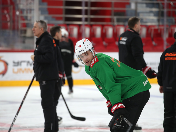 
        Заряжены на четвёртый матч | Алексей Емелин и Боб Хартли перед игрой (ВИДЕО+ФОТО)
      