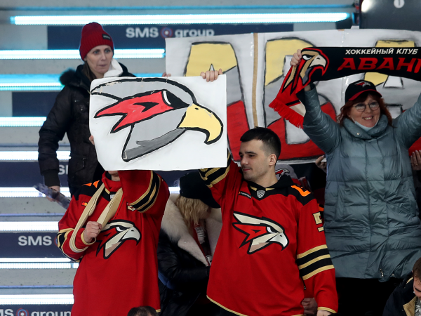 
        «Сухарь» Грубеца и три гола! «Авангард» победил «Металлург» в третьем матче серии
      