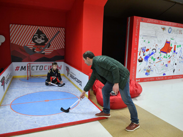 Хет-трик Найта выводит вперёд в серии! «Авангард» всухую победил «Магнитку» в пятом матче
Хет-трик Найта выводит вперёд в серии! «Авангард» всухую победил «Магнитку» в пятом матче