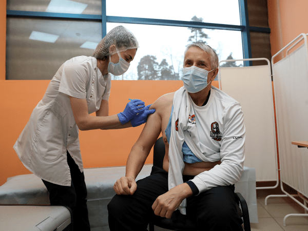 
        «Я очень рад, что была возможность получить вакцину «Спутник V» | Боб Хартли привился от COVID-19 (ВИДЕО+ФОТО)
      