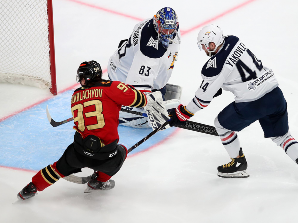 Хет-трик Найта выводит вперёд в серии! «Авангард» всухую победил «Магнитку» в пятом матче
Хет-трик Найта выводит вперёд в серии! «Авангард» всухую победил «Магнитку» в пятом матче