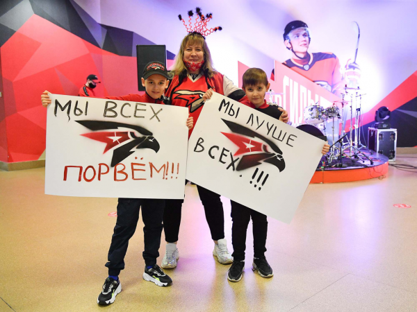 Хет-трик Найта выводит вперёд в серии! «Авангард» всухую победил «Магнитку» в пятом матче
Хет-трик Найта выводит вперёд в серии! «Авангард» всухую победил «Магнитку» в пятом матче