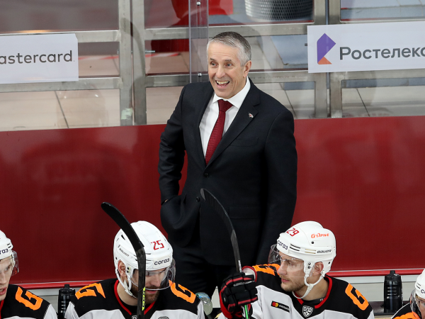 
        Решающий гол Белоусова за минуту до сирены. «Авангард» уступил «Автомобилисту» в третьем матче серии
      