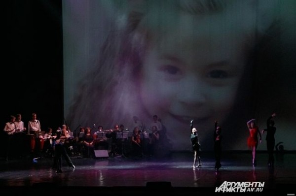 Откатали! В омском Музыкальном театре станцевали танцоры-колясочники