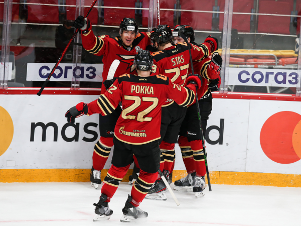 Толчинский приносит победу в овертайме! «Авангард» сравнял счёт в серии с «Магниткой»
Толчинский приносит победу в овертайме! «Авангард» сравнял счёт в серии с «Магниткой»