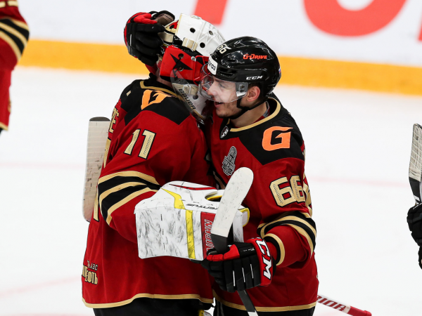 Толчинский приносит победу в овертайме! «Авангард» сравнял счёт в серии с «Магниткой»
Толчинский приносит победу в овертайме! «Авангард» сравнял счёт в серии с «Магниткой»