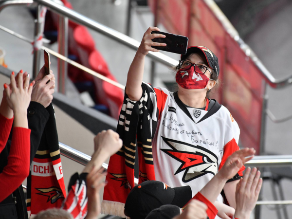 Хет-трик Найта выводит вперёд в серии! «Авангард» всухую победил «Магнитку» в пятом матче
Хет-трик Найта выводит вперёд в серии! «Авангард» всухую победил «Магнитку» в пятом матче