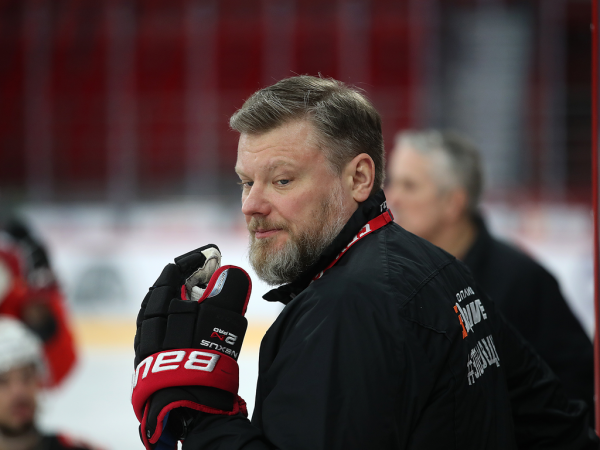 
        Заряжены на четвёртый матч | Алексей Емелин и Боб Хартли перед игрой (ВИДЕО+ФОТО)
      