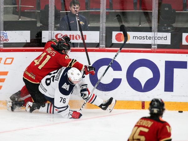 Толчинский приносит победу в овертайме! «Авангард» сравнял счёт в серии с «Магниткой»
Толчинский приносит победу в овертайме! «Авангард» сравнял счёт в серии с «Магниткой»