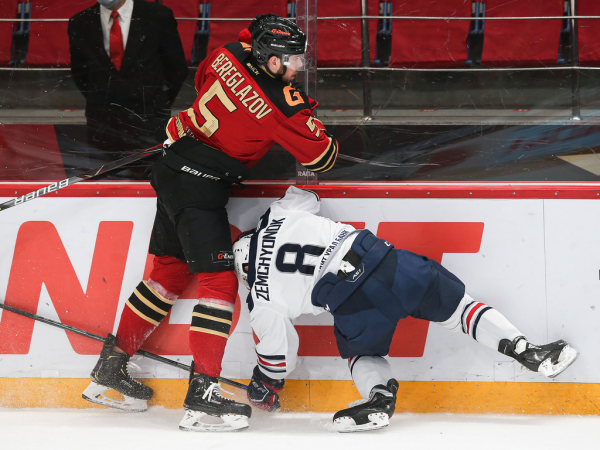 «После таких овертаймов на два года стареешь». Хартли, Шарипзянов и Толчинский после 2 матча 1/2 финала (ВИДЕО)
«После таких овертаймов на два года стареешь». Хартли, Шарипзянов и Толчинский после 2 матча 1/2 финала (ВИДЕО)