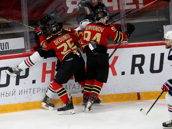 Толчинский приносит победу в овертайме! «Авангард» сравнял счёт в серии с «Магниткой»
Толчинский приносит победу в овертайме! «Авангард» сравнял счёт в серии с «Магниткой»