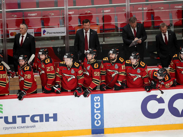 Хет-трик Найта выводит вперёд в серии! «Авангард» всухую победил «Магнитку» в пятом матче
Хет-трик Найта выводит вперёд в серии! «Авангард» всухую победил «Магнитку» в пятом матче