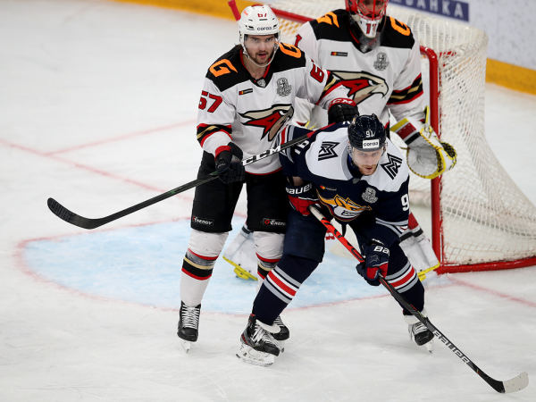 «Очень хорошо играли по системе, бились, блокировали броски». Комаров и Хартли после победы в третьем матче серии с «Металлургом»
«Очень хорошо играли по системе, бились, блокировали броски». Комаров и Хартли после победы в третьем матче серии с «Металлургом»