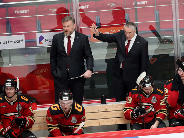 Хет-трик Найта выводит вперёд в серии! «Авангард» всухую победил «Магнитку» в пятом матче
Хет-трик Найта выводит вперёд в серии! «Авангард» всухую победил «Магнитку» в пятом матче