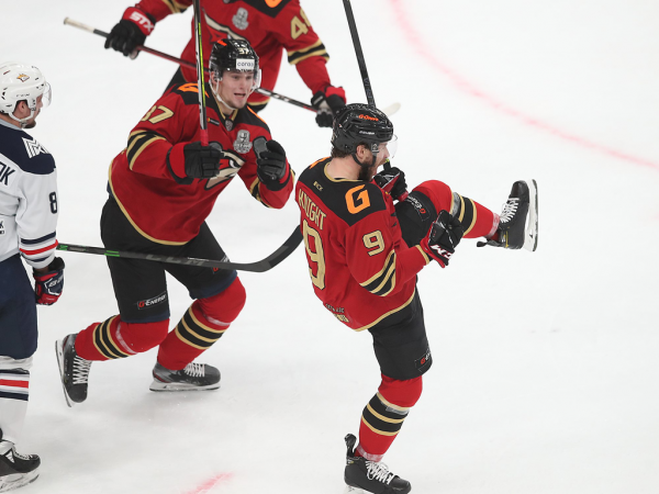 Хет-трик Найта выводит вперёд в серии! «Авангард» всухую победил «Магнитку» в пятом матче
Хет-трик Найта выводит вперёд в серии! «Авангард» всухую победил «Магнитку» в пятом матче