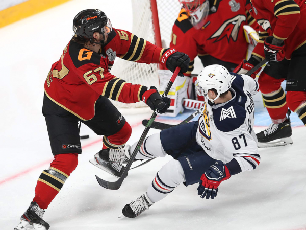 «После таких овертаймов на два года стареешь». Хартли, Шарипзянов и Толчинский после 2 матча 1/2 финала (ВИДЕО)
«После таких овертаймов на два года стареешь». Хартли, Шарипзянов и Толчинский после 2 матча 1/2 финала (ВИДЕО)