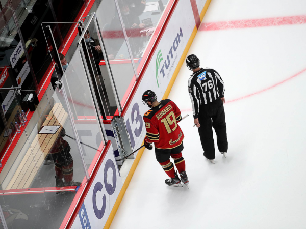 Толчинский приносит победу в овертайме! «Авангард» сравнял счёт в серии с «Магниткой»
Толчинский приносит победу в овертайме! «Авангард» сравнял счёт в серии с «Магниткой»