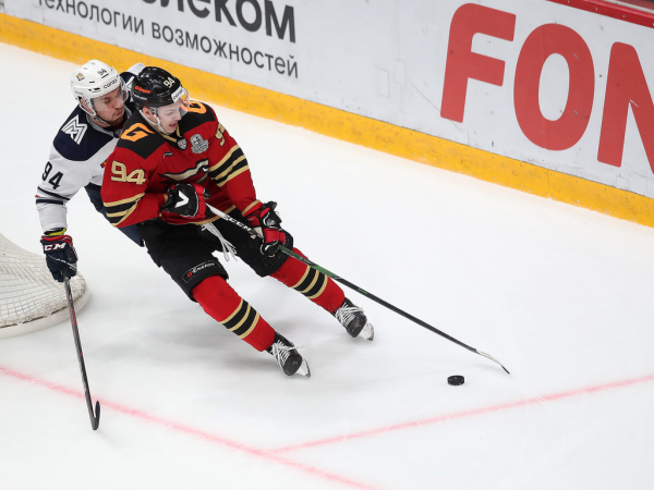 Хет-трик Найта выводит вперёд в серии! «Авангард» всухую победил «Магнитку» в пятом матче
Хет-трик Найта выводит вперёд в серии! «Авангард» всухую победил «Магнитку» в пятом матче