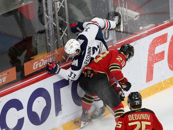 Толчинский приносит победу в овертайме! «Авангард» сравнял счёт в серии с «Магниткой»
Толчинский приносит победу в овертайме! «Авангард» сравнял счёт в серии с «Магниткой»