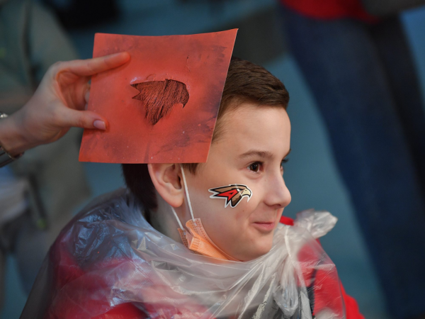 Хет-трик Найта выводит вперёд в серии! «Авангард» всухую победил «Магнитку» в пятом матче
Хет-трик Найта выводит вперёд в серии! «Авангард» всухую победил «Магнитку» в пятом матче