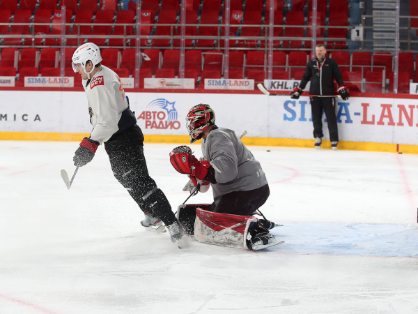 
        Заряжены на четвёртый матч | Алексей Емелин и Боб Хартли перед игрой (ВИДЕО+ФОТО)
      