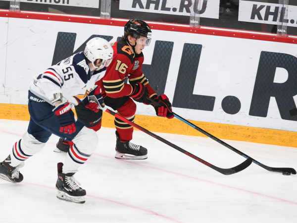 Толчинский приносит победу в овертайме! «Авангард» сравнял счёт в серии с «Магниткой»
Толчинский приносит победу в овертайме! «Авангард» сравнял счёт в серии с «Магниткой»