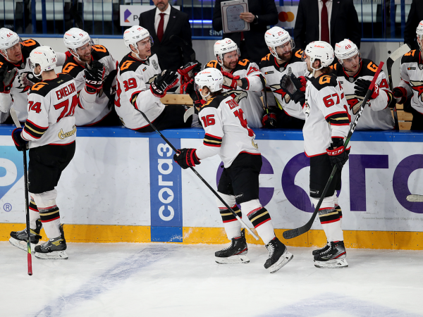 «Очень хорошо играли по системе, бились, блокировали броски». Комаров и Хартли после победы в третьем матче серии с «Металлургом»
«Очень хорошо играли по системе, бились, блокировали броски». Комаров и Хартли после победы в третьем матче серии с «Металлургом»