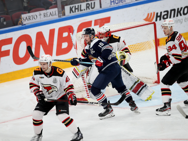 «Очень хорошо играли по системе, бились, блокировали броски». Комаров и Хартли после победы в третьем матче серии с «Металлургом»
«Очень хорошо играли по системе, бились, блокировали броски». Комаров и Хартли после победы в третьем матче серии с «Металлургом»