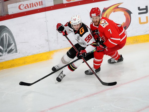 
        Ковальчук решает во втором овертайме! «Авангард» победил «Автомобилист» в четвёртом матче серии
      