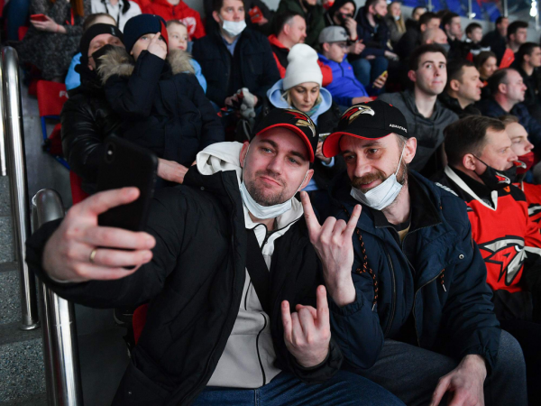 Хет-трик Найта выводит вперёд в серии! «Авангард» всухую победил «Магнитку» в пятом матче
Хет-трик Найта выводит вперёд в серии! «Авангард» всухую победил «Магнитку» в пятом матче