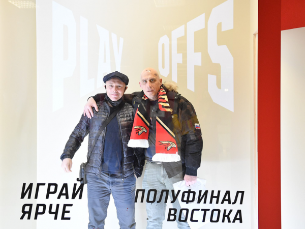 Хет-трик Найта выводит вперёд в серии! «Авангард» всухую победил «Магнитку» в пятом матче
Хет-трик Найта выводит вперёд в серии! «Авангард» всухую победил «Магнитку» в пятом матче