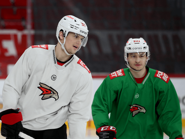 
        Заряжены на четвёртый матч | Алексей Емелин и Боб Хартли перед игрой (ВИДЕО+ФОТО)
      