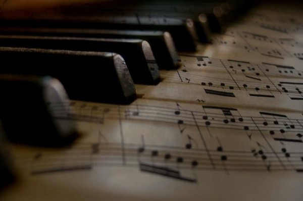 Фадина не смогла сдержать эмоций после концерта в омской ДШИ № 5