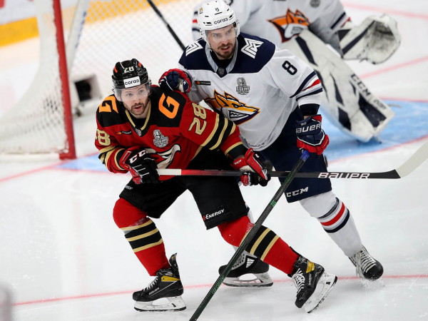 Толчинский приносит победу в овертайме! «Авангард» сравнял счёт в серии с «Магниткой»
Толчинский приносит победу в овертайме! «Авангард» сравнял счёт в серии с «Магниткой»