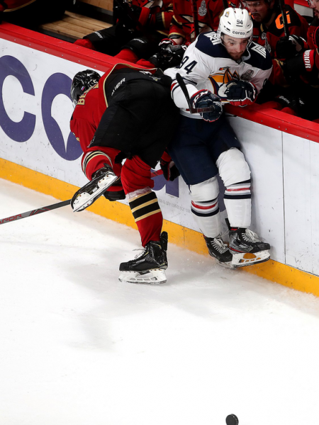 Хет-трик Найта выводит вперёд в серии! «Авангард» всухую победил «Магнитку» в пятом матче
Хет-трик Найта выводит вперёд в серии! «Авангард» всухую победил «Магнитку» в пятом матче