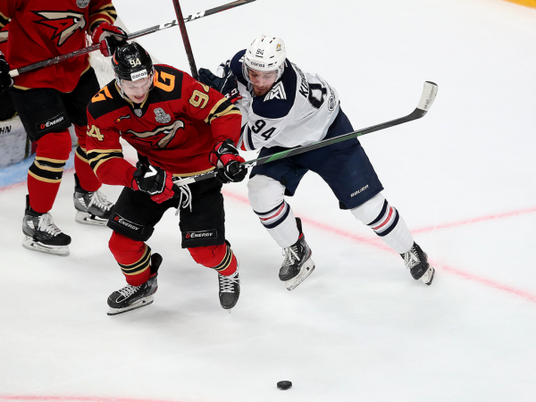 Хет-трик Найта выводит вперёд в серии! «Авангард» всухую победил «Магнитку» в пятом матче
Хет-трик Найта выводит вперёд в серии! «Авангард» всухую победил «Магнитку» в пятом матче