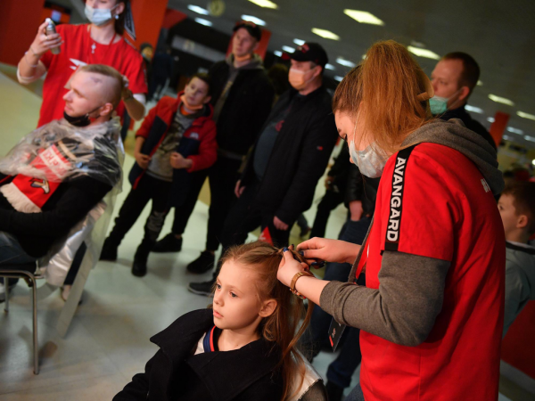 Хет-трик Найта выводит вперёд в серии! «Авангард» всухую победил «Магнитку» в пятом матче
Хет-трик Найта выводит вперёд в серии! «Авангард» всухую победил «Магнитку» в пятом матче